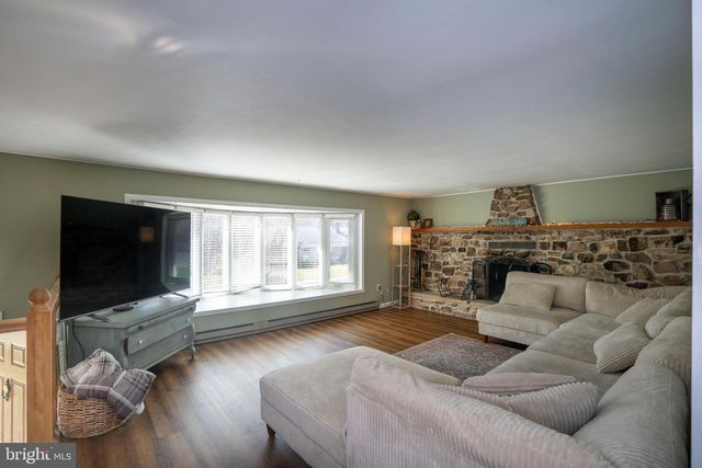 17 SUNSET RD, Lewistown, PA 17044