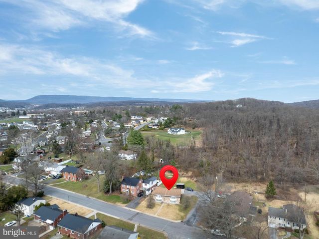 17 SUNSET RD, Lewistown, PA 17044