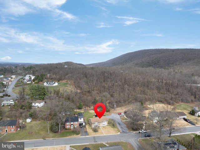 17 SUNSET RD, Lewistown, PA 17044