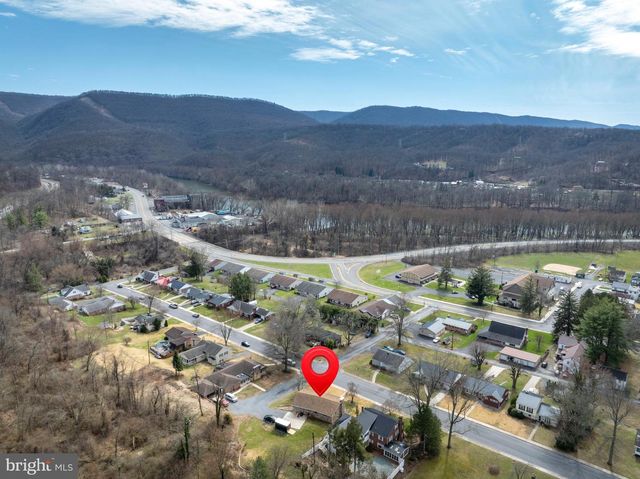 17 SUNSET RD, Lewistown, PA 17044