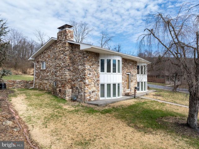 17 SUNSET RD, Lewistown, PA 17044