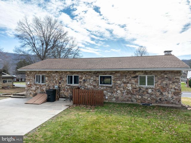 17 SUNSET RD, Lewistown, PA 17044