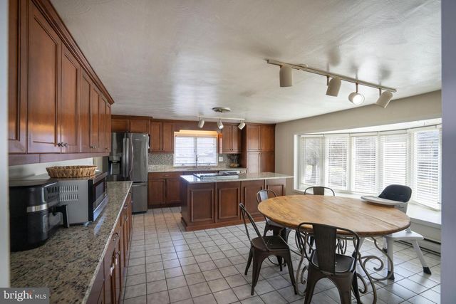 17 SUNSET RD, Lewistown, PA 17044