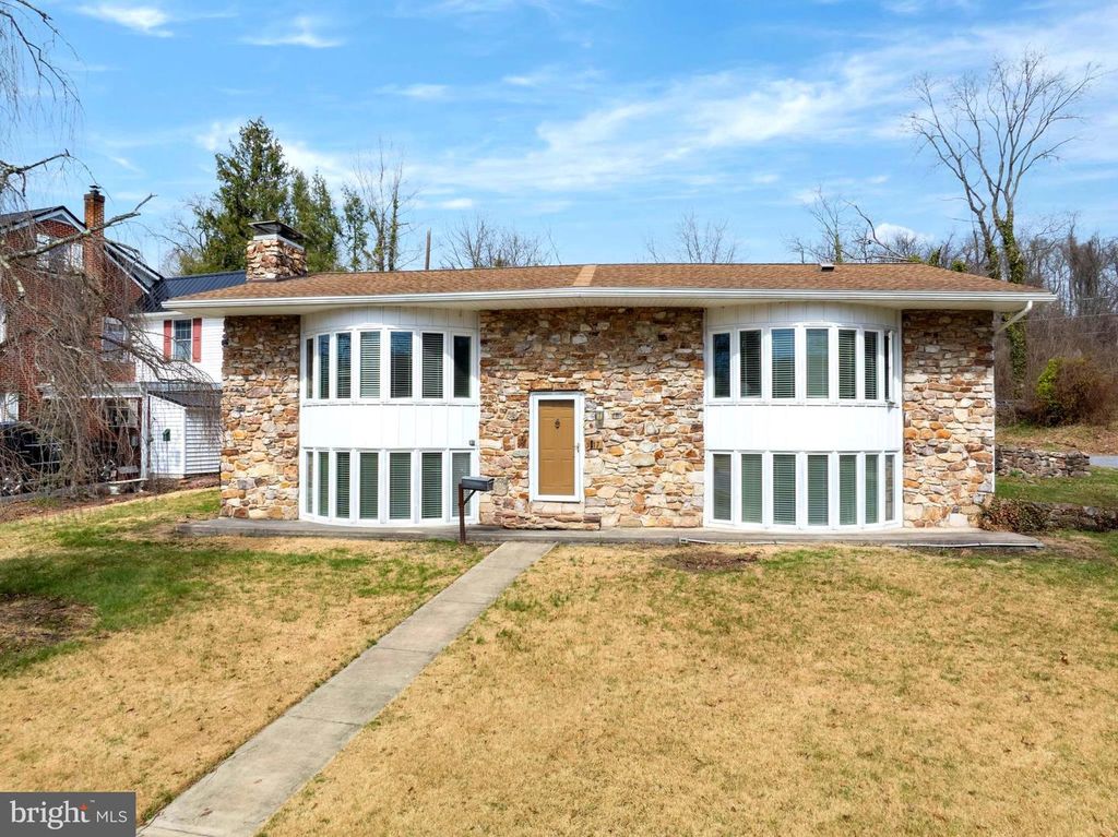 17 SUNSET RD, Lewistown, PA 17044