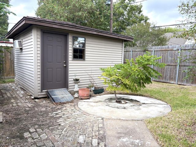 13351 Hollypark Drive, Houston, TX 77015