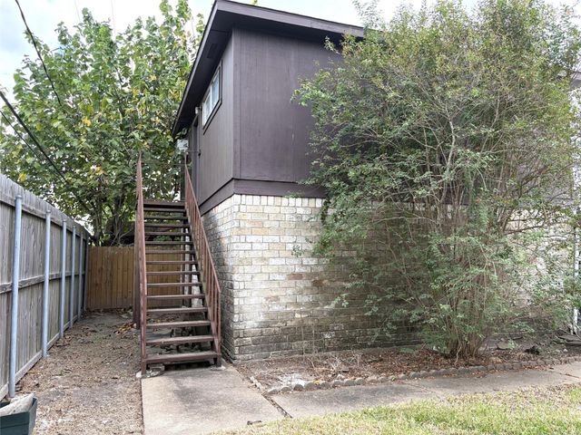 13351 Hollypark Drive, Houston, TX 77015