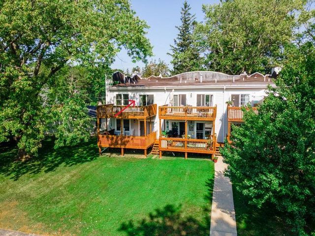 7374 North Shore Drive 17, South Haven, MI 49090