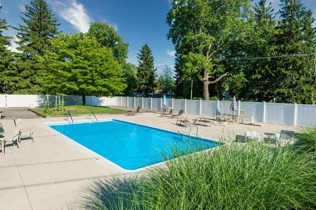 7374 North Shore Drive 17, South Haven, MI 49090