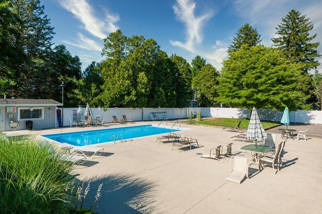 7374 North Shore Drive 17, South Haven, MI 49090