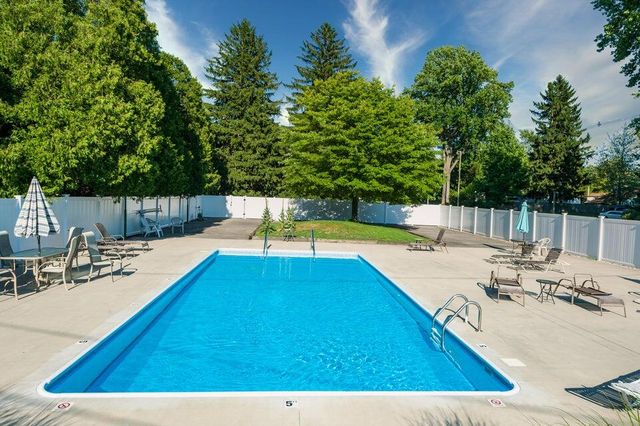 7374 North Shore Drive 17, South Haven, MI 49090