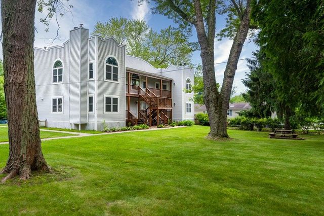 7374 North Shore Drive 17, South Haven, MI 49090