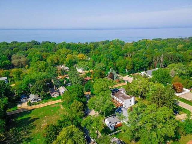 7374 North Shore Drive 17, South Haven, MI 49090