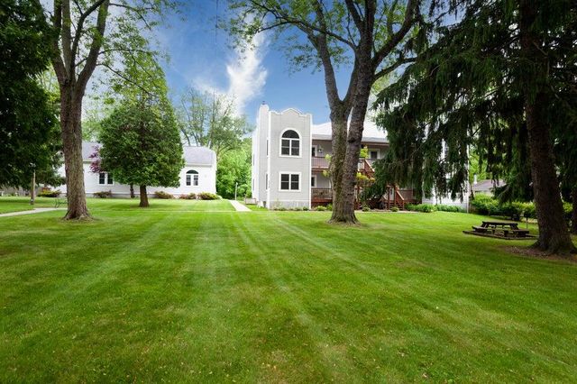 7374 North Shore Drive 17, South Haven, MI 49090