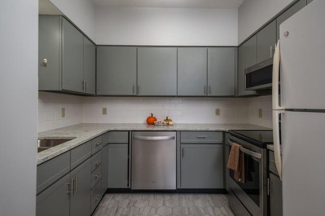 7374 North Shore Drive 17, South Haven, MI 49090