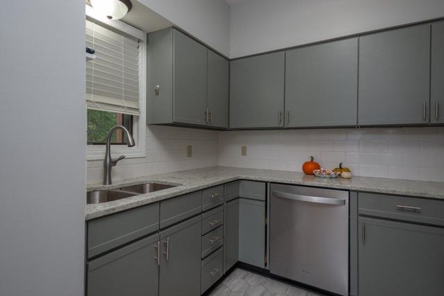 7374 North Shore Drive 17, South Haven, MI 49090