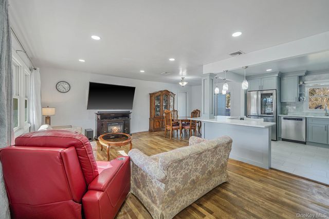 125 Lower Sheep Pasture Road, East Setauket, NY 11733