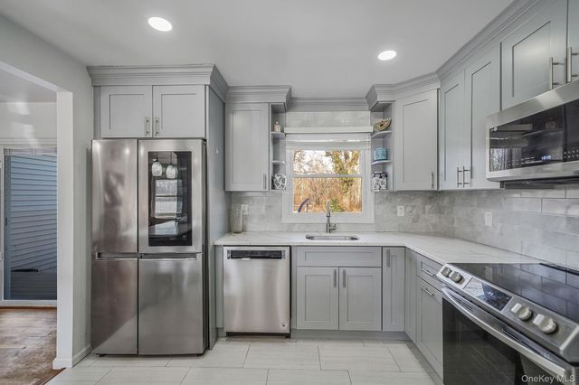 125 Lower Sheep Pasture Road, East Setauket, NY 11733