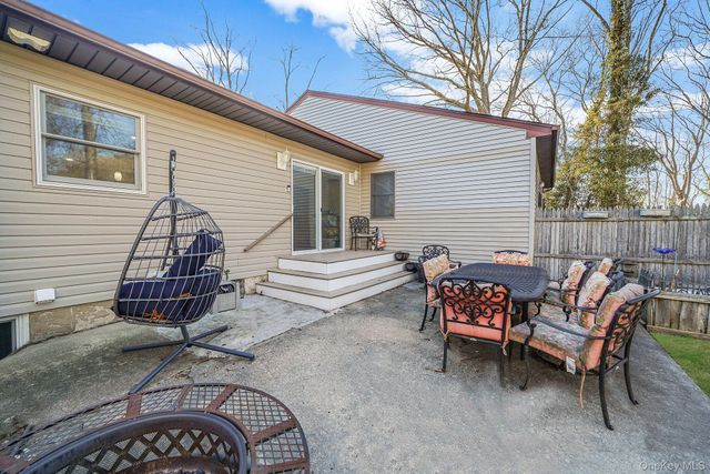 125 Lower Sheep Pasture Road, East Setauket, NY 11733