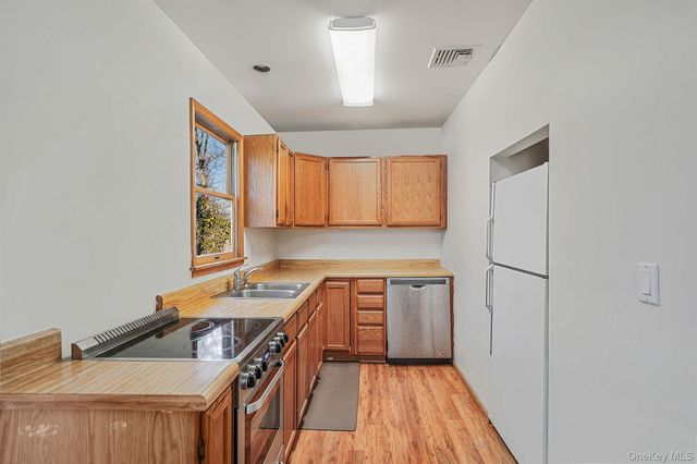 125 Lower Sheep Pasture Road, East Setauket, NY 11733