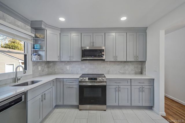 125 Lower Sheep Pasture Road, East Setauket, NY 11733