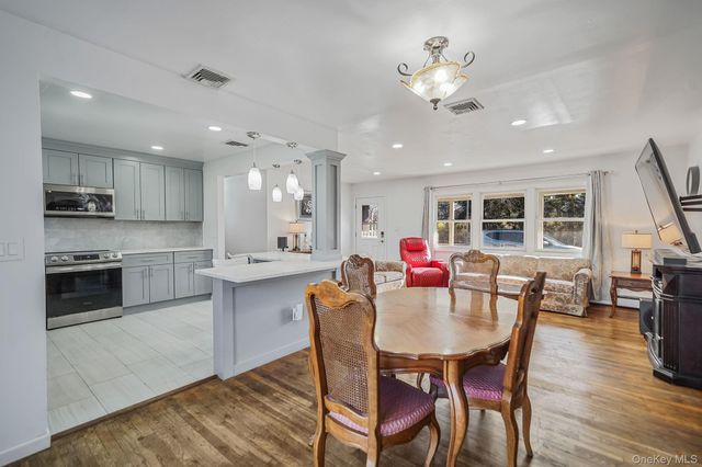 125 Lower Sheep Pasture Road, East Setauket, NY 11733