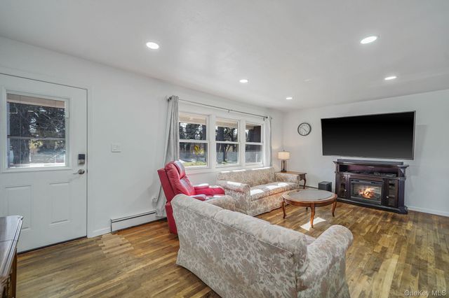 125 Lower Sheep Pasture Road, East Setauket, NY 11733