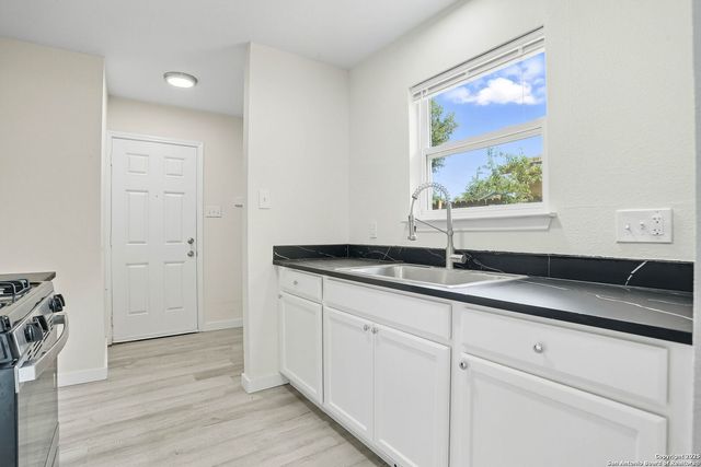 1327 Colima St, San Antonio, TX 78207