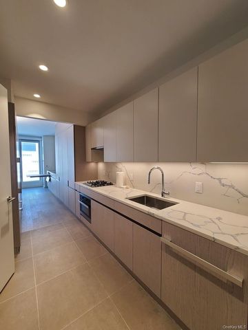 133-27 39th Avenue 10B, Flushing, NY 11354
