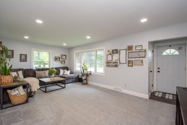 921 9th Street N, Moorhead, MN 56560