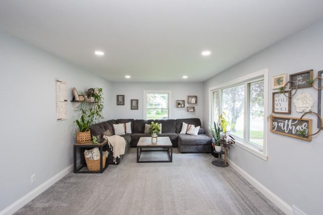 921 9th Street N, Moorhead, MN 56560