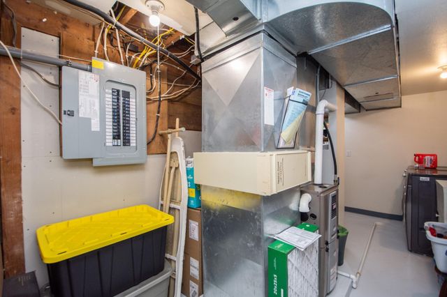 921 9th Street N, Moorhead, MN 56560