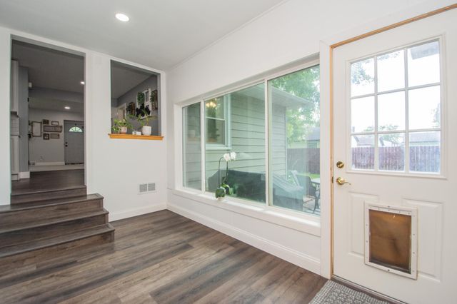 921 9th Street N, Moorhead, MN 56560