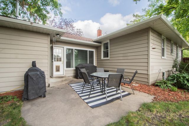921 9th Street N, Moorhead, MN 56560