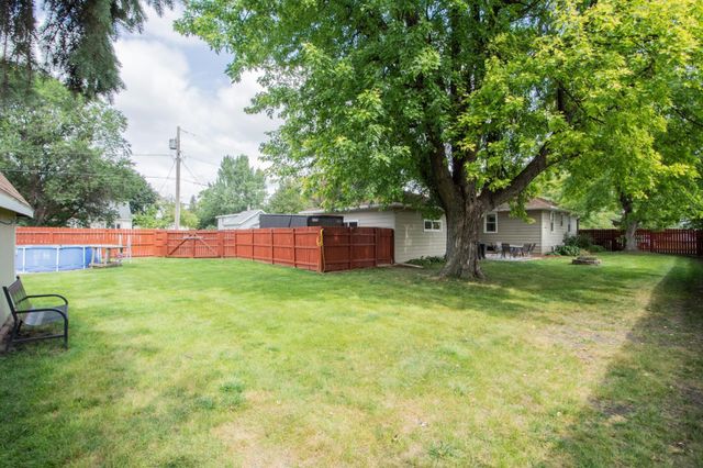 921 9th Street N, Moorhead, MN 56560