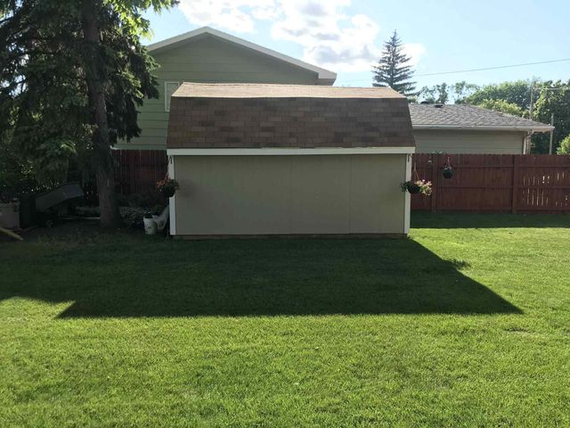 921 9th Street N, Moorhead, MN 56560