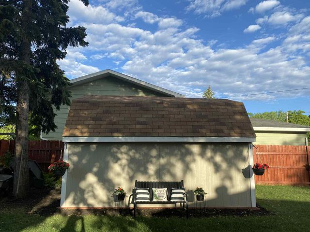 921 9th Street N, Moorhead, MN 56560