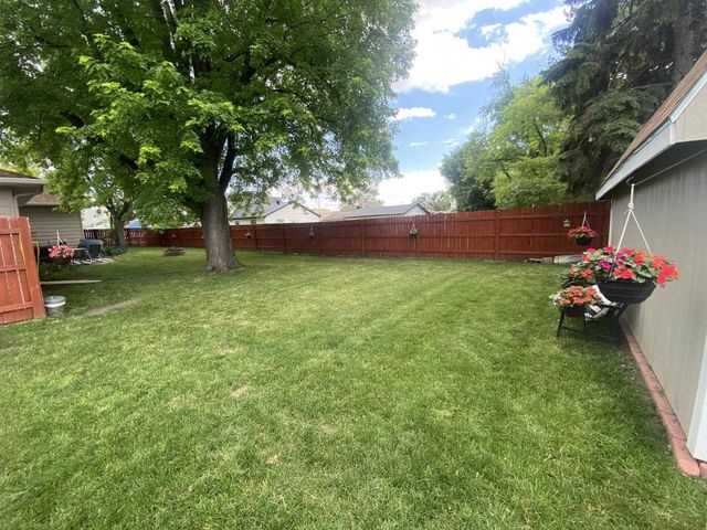 921 9th Street N, Moorhead, MN 56560