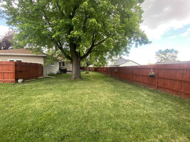 921 9th Street N, Moorhead, MN 56560