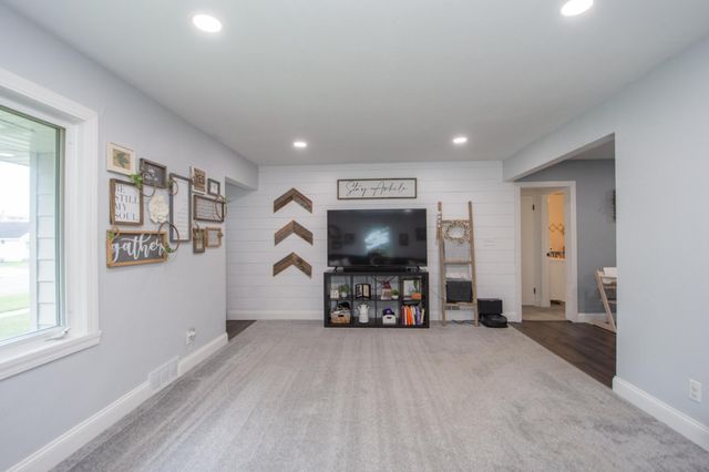 921 9th Street N, Moorhead, MN 56560