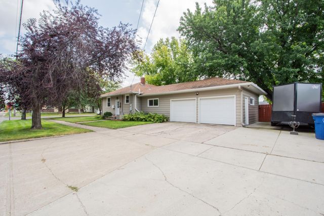 921 9th Street N, Moorhead, MN 56560