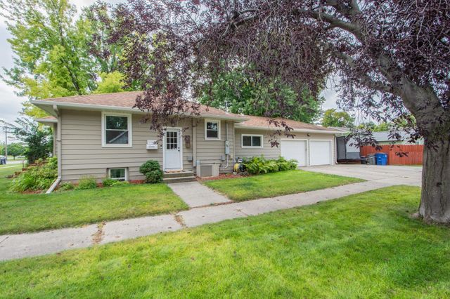 921 9th Street N, Moorhead, MN 56560