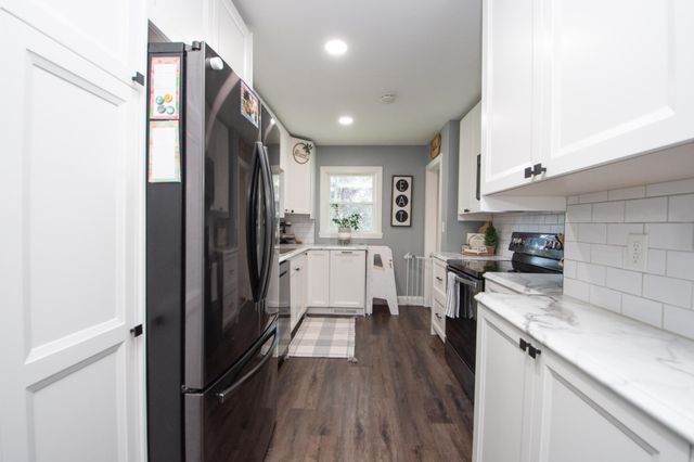 921 9th Street N, Moorhead, MN 56560