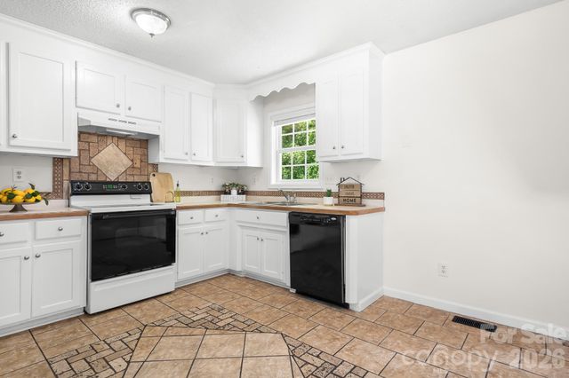 218 Vernon Street, Cherryville, NC 28021