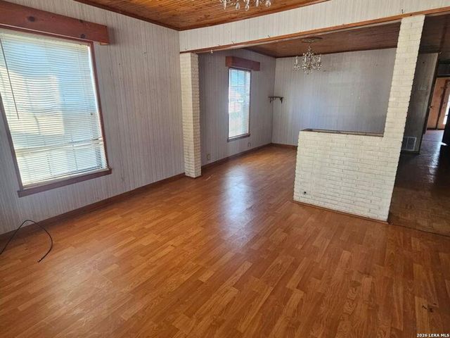 118 W Vestal, San Antonio, TX 78221