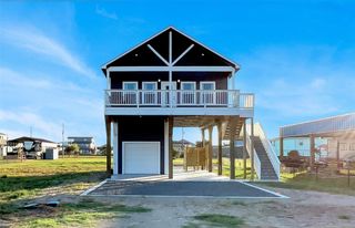 979 S Selwyn Road, Crystal Beach, TX 77650