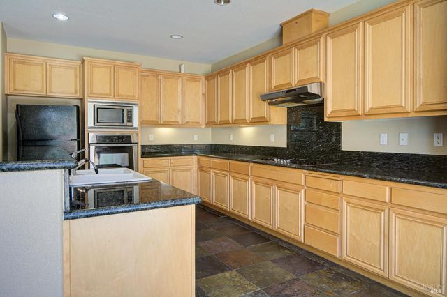 7245 Willow Creek Cir, Vallejo, CA 94591