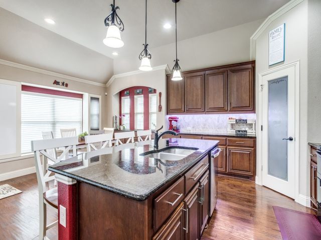 804 Longhorn Drive, Aubrey, TX 76227