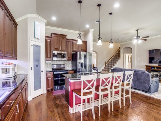 804 Longhorn Drive, Aubrey, TX 76227