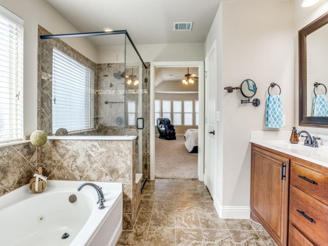 804 Longhorn Drive, Aubrey, TX 76227