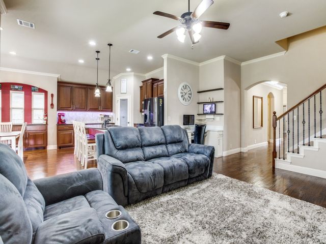 804 Longhorn Drive, Aubrey, TX 76227